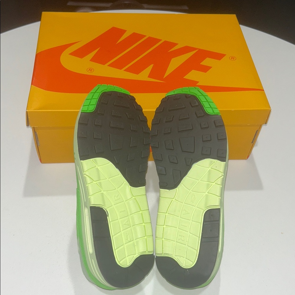 Nike Air Max 1 ‘87 “High Saturation Green Vapor” Women’s Size 9 - Picture 7 of 9